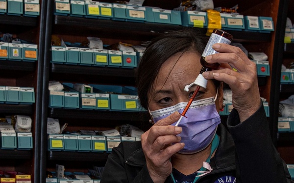 WRNMMC Recognizes Navy’s Civilian Pharmacist of the Year, Electronic Medical Records Innovator