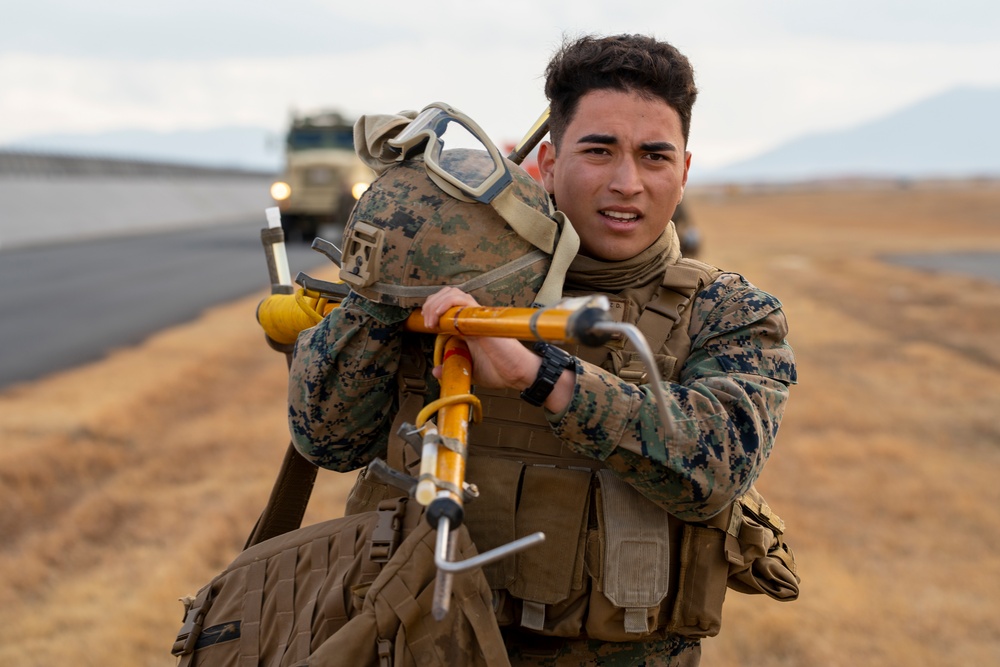 31st MEU Helos Conduct Heavy Lift Training