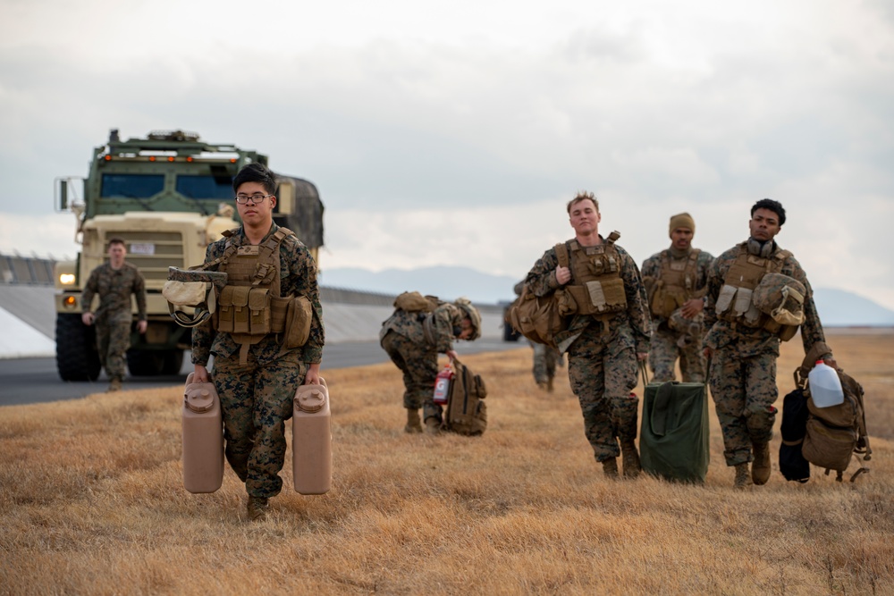 31st MEU Helos Conduct Heavy Lift Training