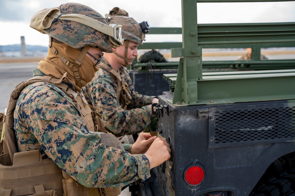 31st MEU Helos Conduct Heavy Lift Training