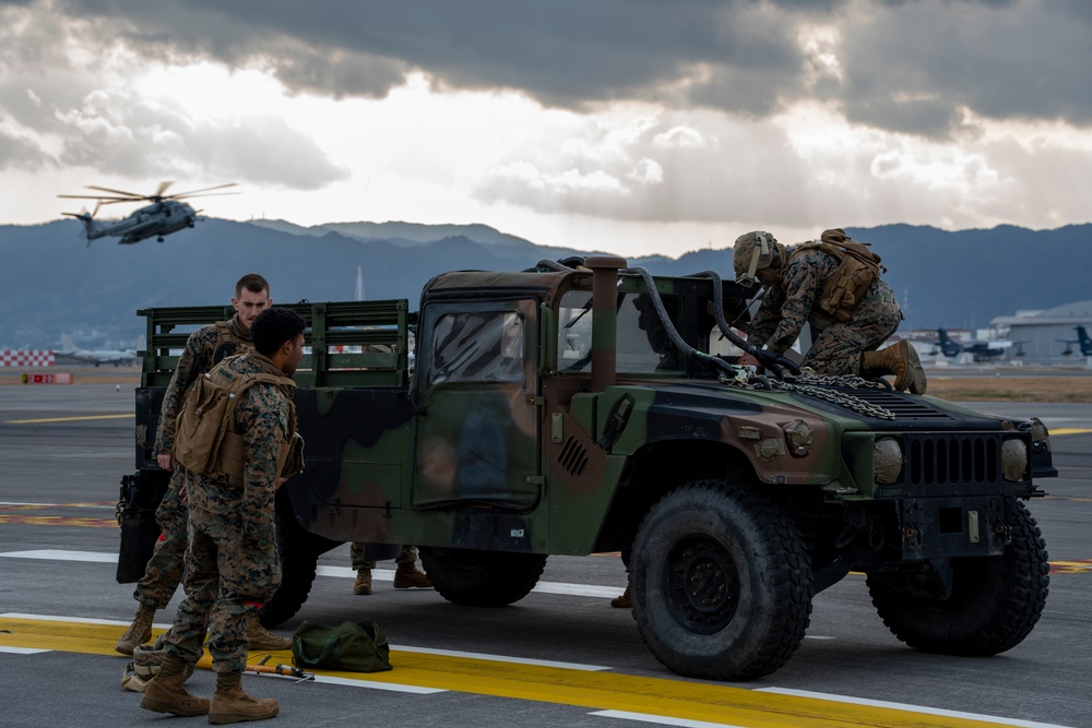 31st MEU Helos Conduct Heavy Lift Training