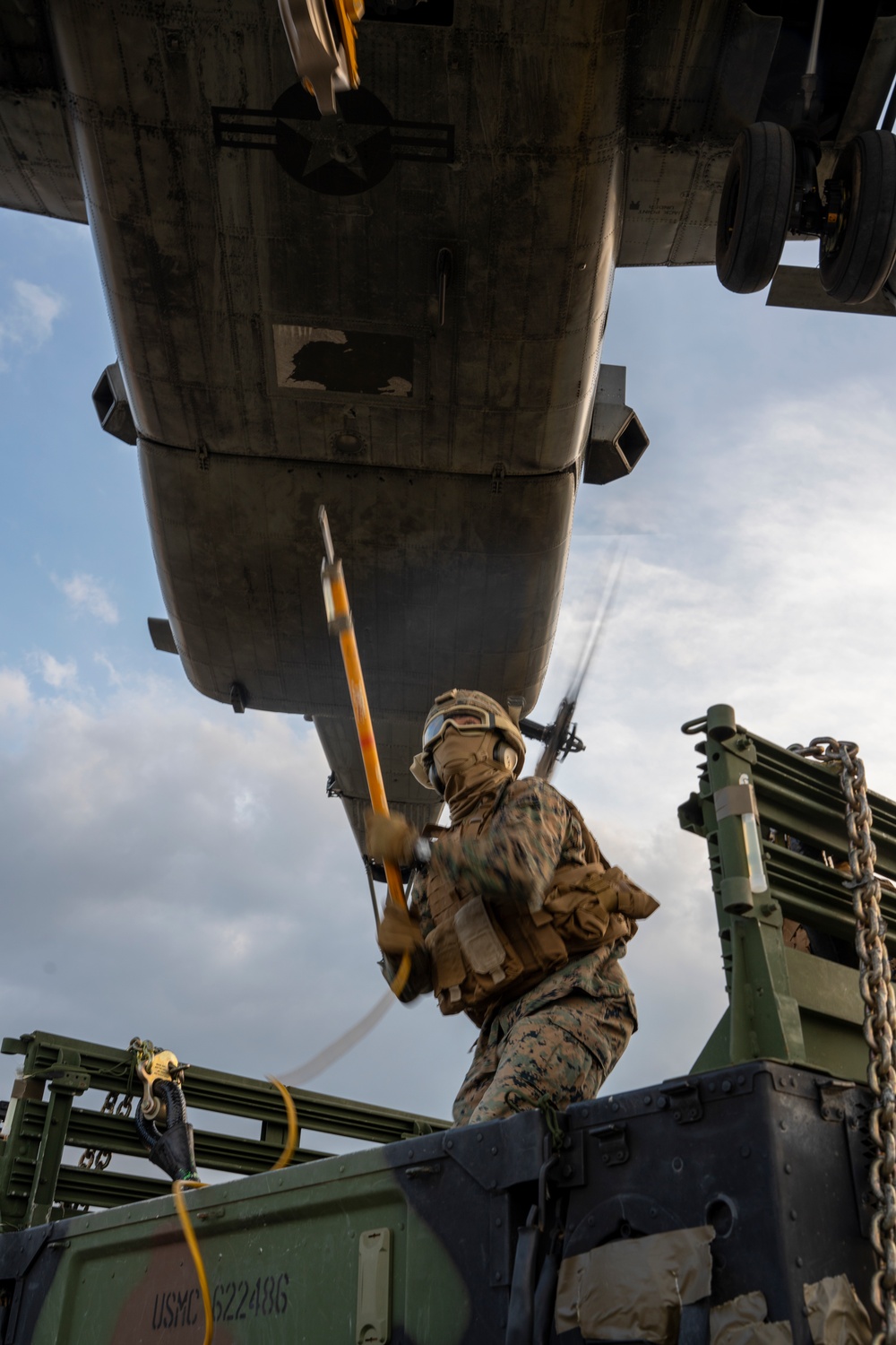 31st MEU Helos Conduct Heavy Lift Training