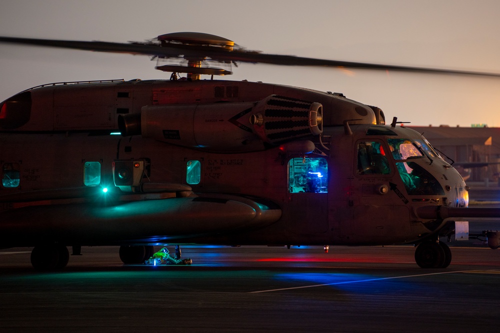 31st MEU Helos Conduct Heavy Lift Training