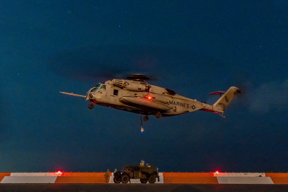 31st MEU Helos Conduct Heavy Lift Training