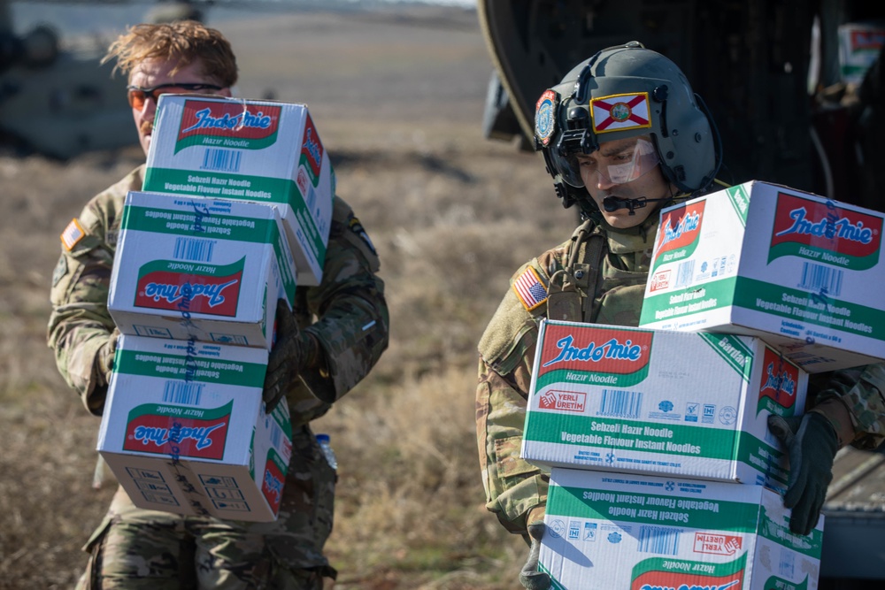 U.S. Army Soldier delivers humanitarian aid supplies to Türkish AFAD