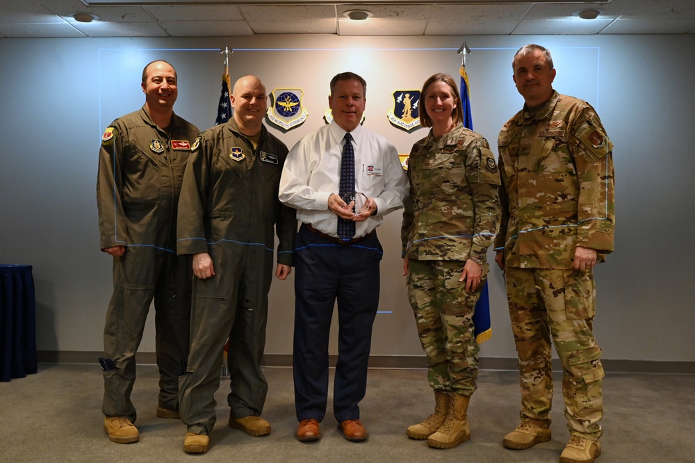 Chesshir receives &quot;Champion&quot; award for LRAFB support