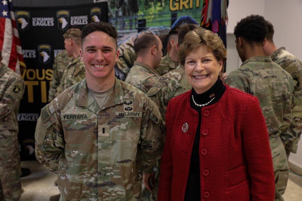 U.S. Senators Visit 101st Airborne Division (Air Assault)