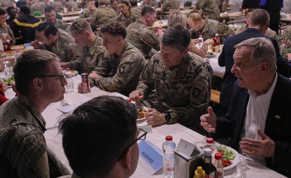 U.S. Senators Visit 101st Airborne Division (Air Assault)