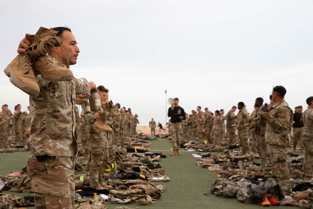 Soldiers continue Air Assault School in Kuwait