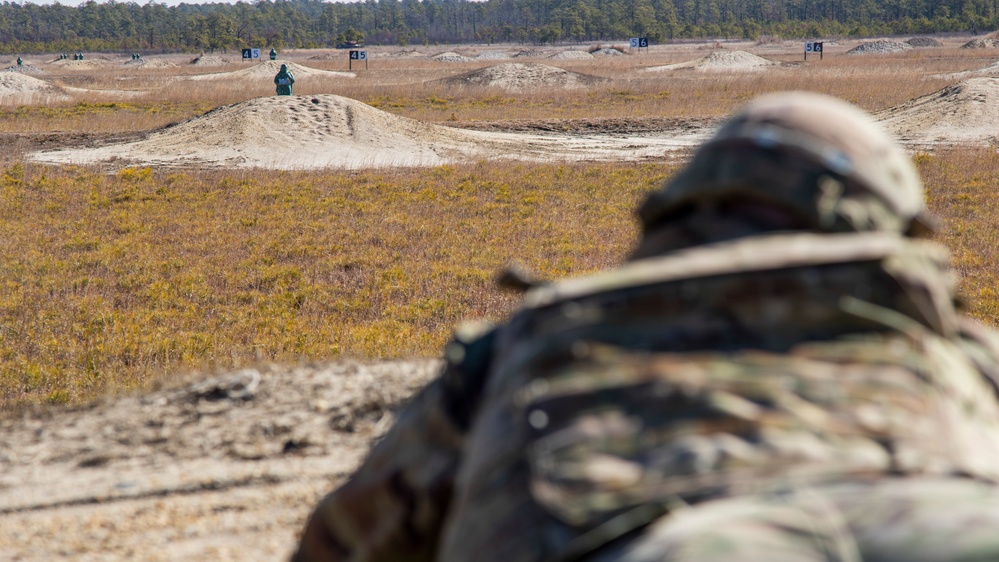 1-314th Inf Reg conducts a M249 qualification range for 325th Transportation Company