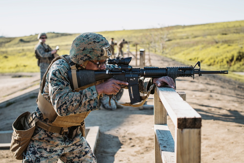 15th MEU Refines Skills with Rifle and Pistol