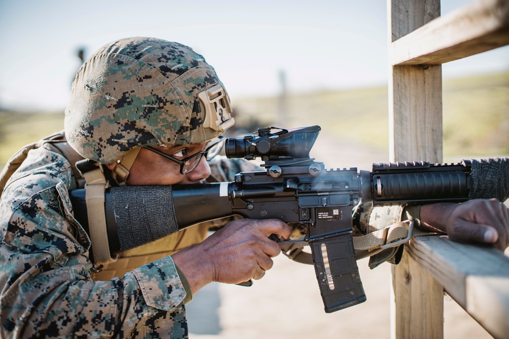 15th MEU Refines Skills with Rifle and Pistol