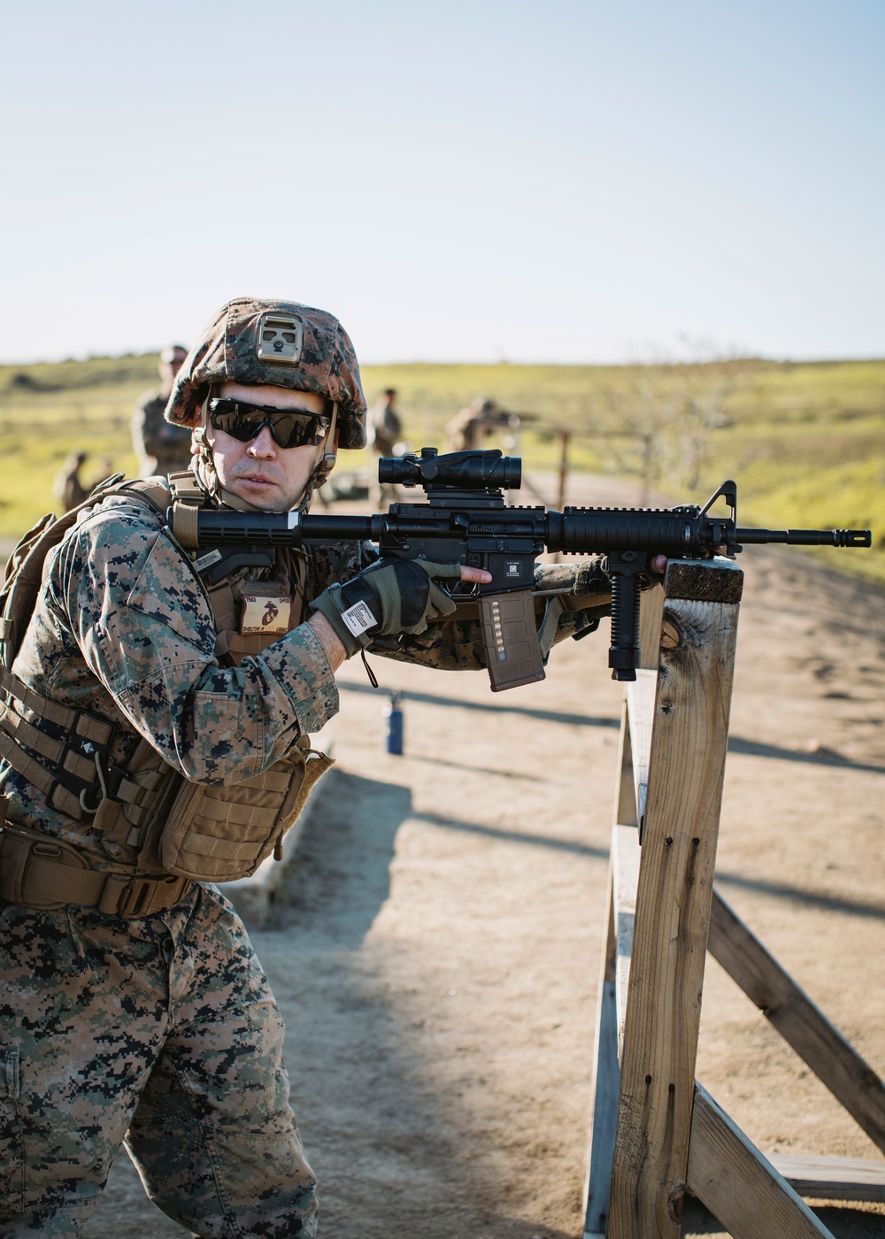 15th MEU Refines Skills with Rifle and Pistol