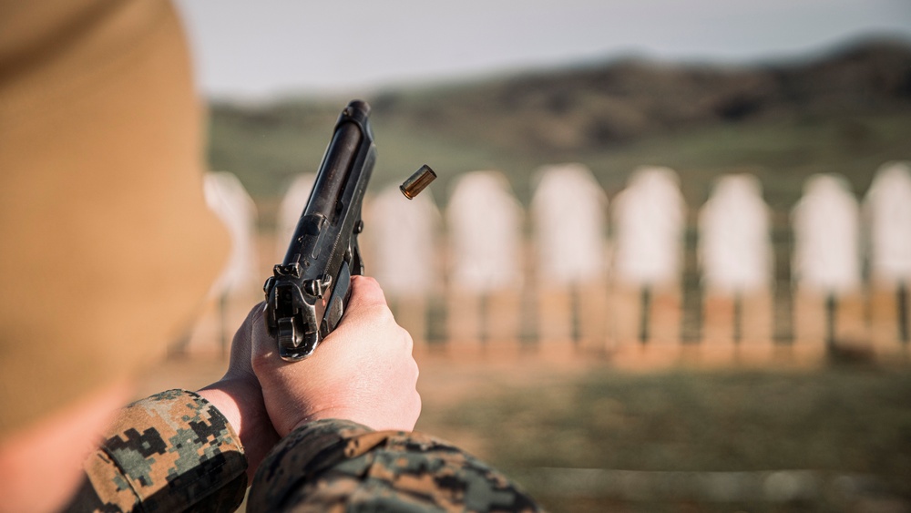 15th MEU Refines Skills with Rifle and Pistol