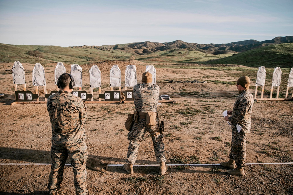 15th MEU Refines Skills with Rifle and Pistol