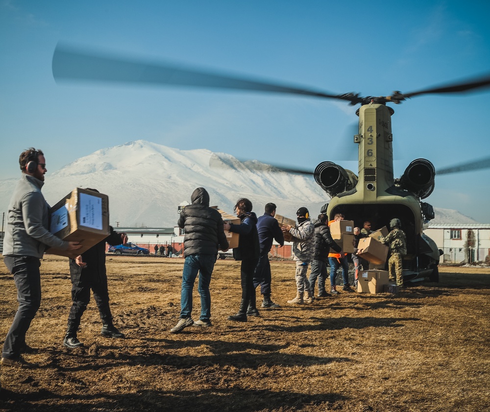 Task Force 61/2 Delivers Humanitarian Aid to Elbistan, Türkiye