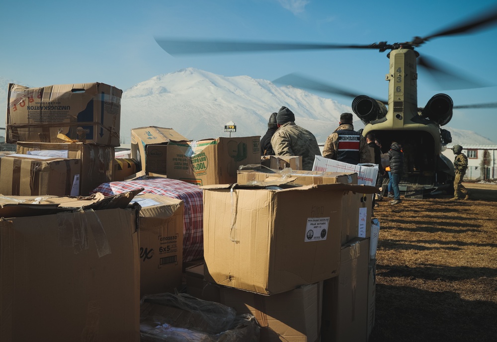 Task Force 61/2 Delivers Humanitarian Aid to Elbistan, Türkiye