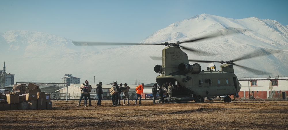 Task Force 61/2 Delivers Humanitarian Aid to Elbistan, Türkiye