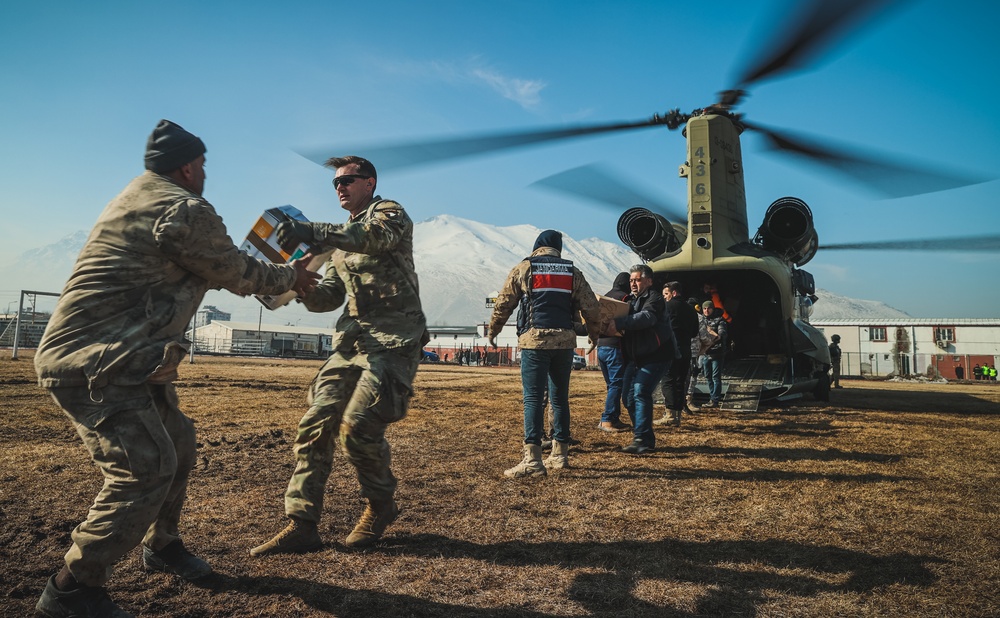 Task Force 61/2 Delivers Humanitarian Aid to Elbistan, Türkiye