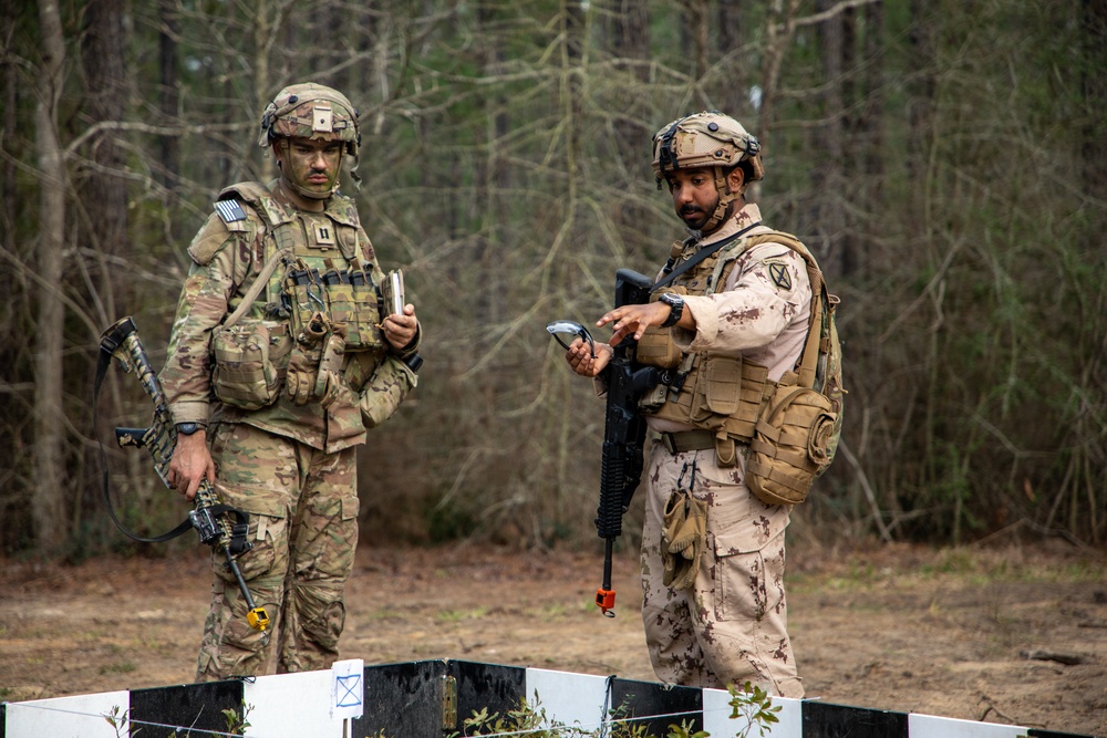 UAE and U.S. troops coordinate operations at JRTC