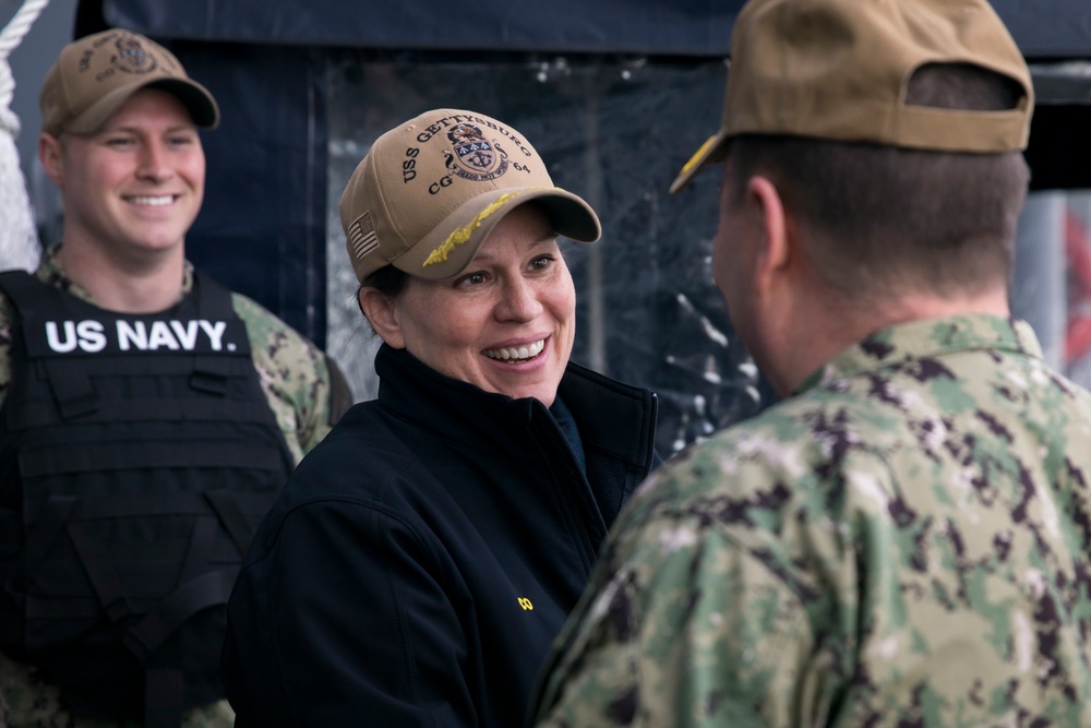 CNP Visits USS Gettysburg (CG 64) in Norfolk