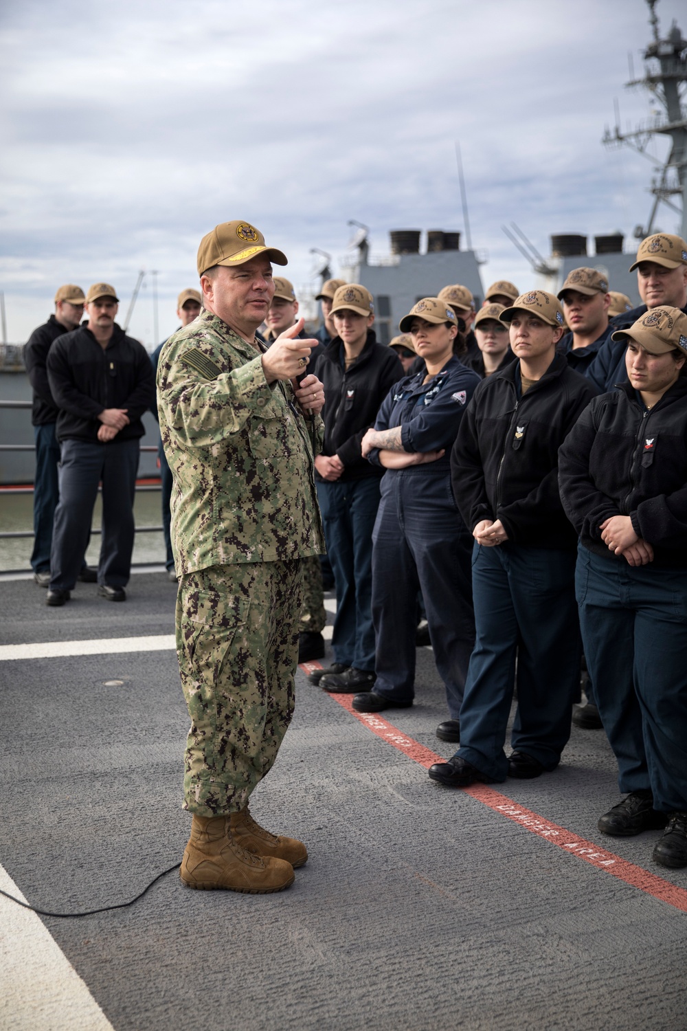 CNP Visits USS Gettysburg (CG 64) in Norfolk