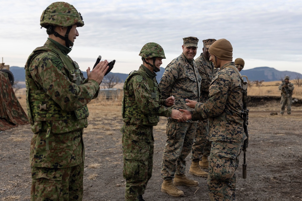 Iron Fist 23: JGSDF Soldiers, U.S. Marines awarded challenge coins