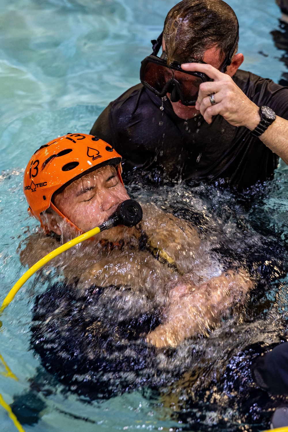 26th MEU Marines and Sailors complete underwater egress training