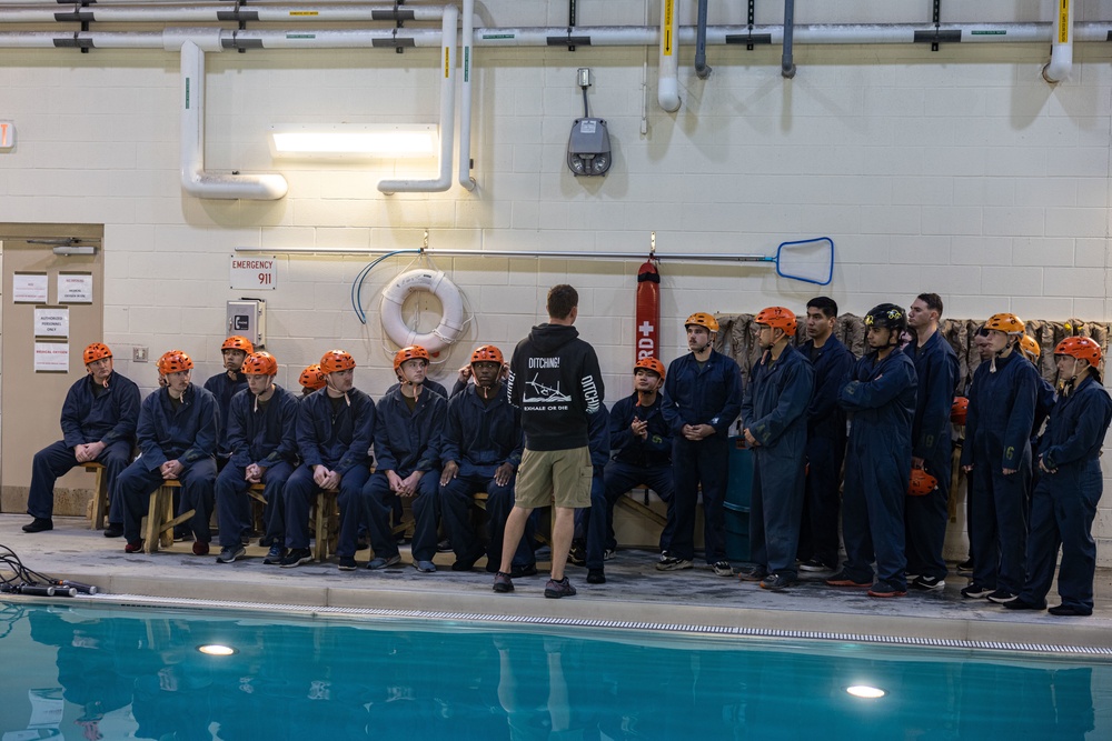 26th MEU Marines and Sailors complete underwater egress training