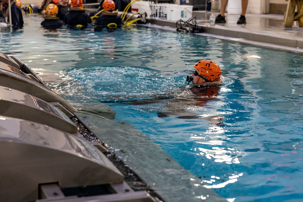 26th MEU Marines and Sailors complete underwater egress training