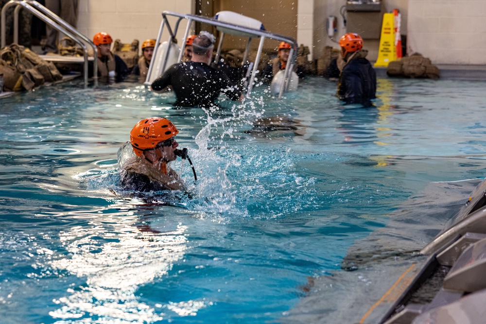 26th MEU Marines and Sailors complete underwater egress training