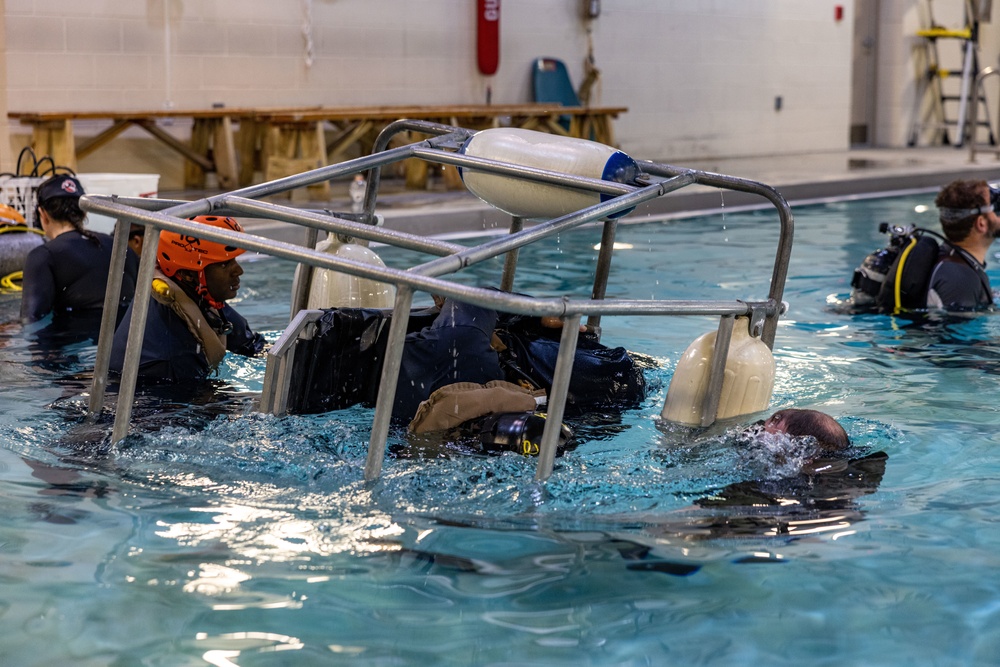 26th MEU Marines and Sailors complete underwater egress training