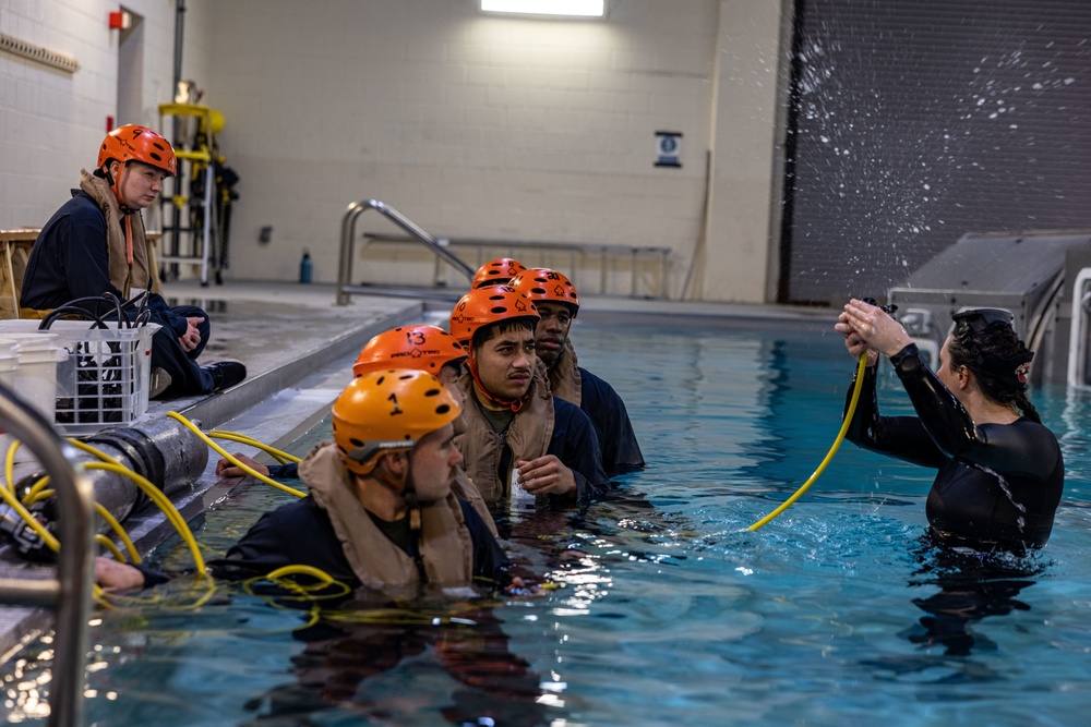 26th MEU Marines and Sailors complete underwater egress training