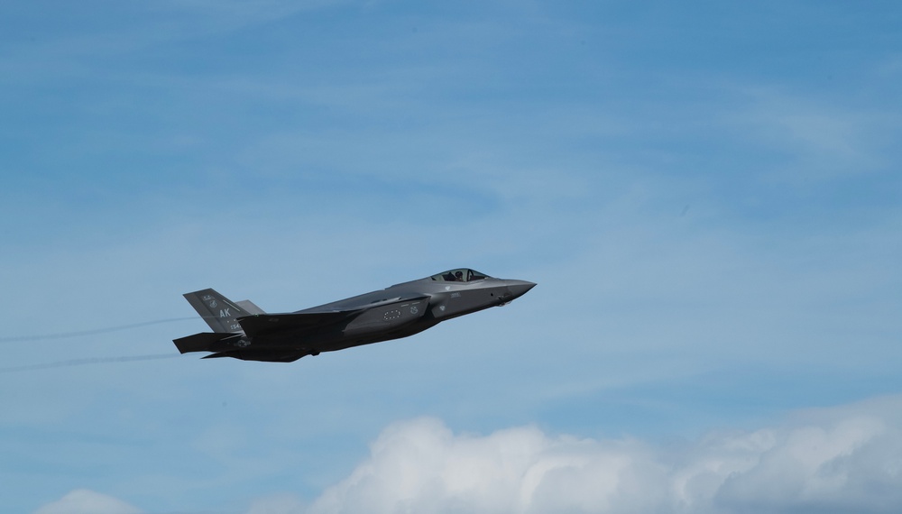 F-35s Fly in for Tyndall WSEP