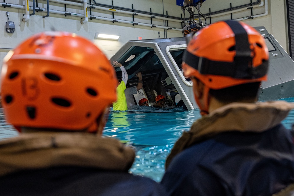 26th MEU Marines and Sailors complete underwater egress training