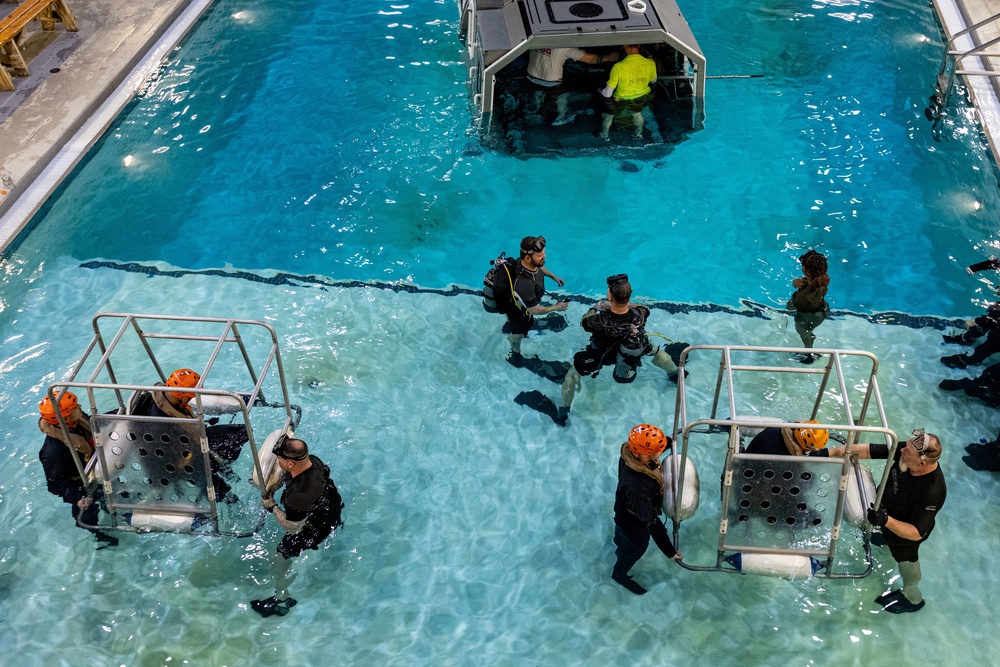 26th MEU Marines and Sailors complete underwater egress training