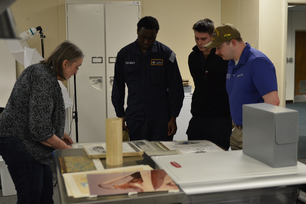 Sailors from USS Gerald R. Ford (CVN 78) visit Naval Museum annex facility