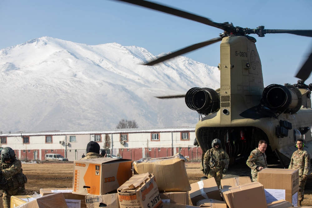 U.S. CH-47F Chinook delivers humanitarian aid supplies to Elbistan, Turkiye