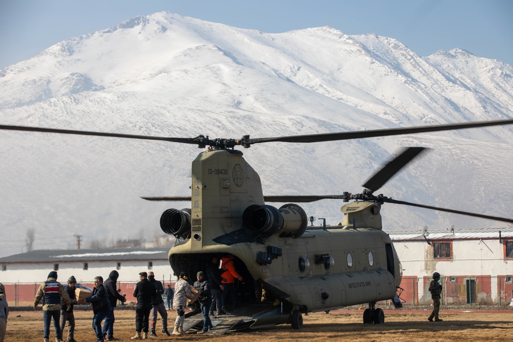 U.S. CH-47F Chinook delivers humanitarian aid supplies to Elbistan, Turkiye