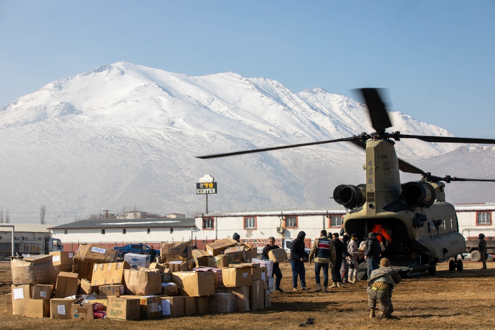 U.S. CH-47F Chinook delivers humanitarian aid supplies to Elbistan, Turkiye