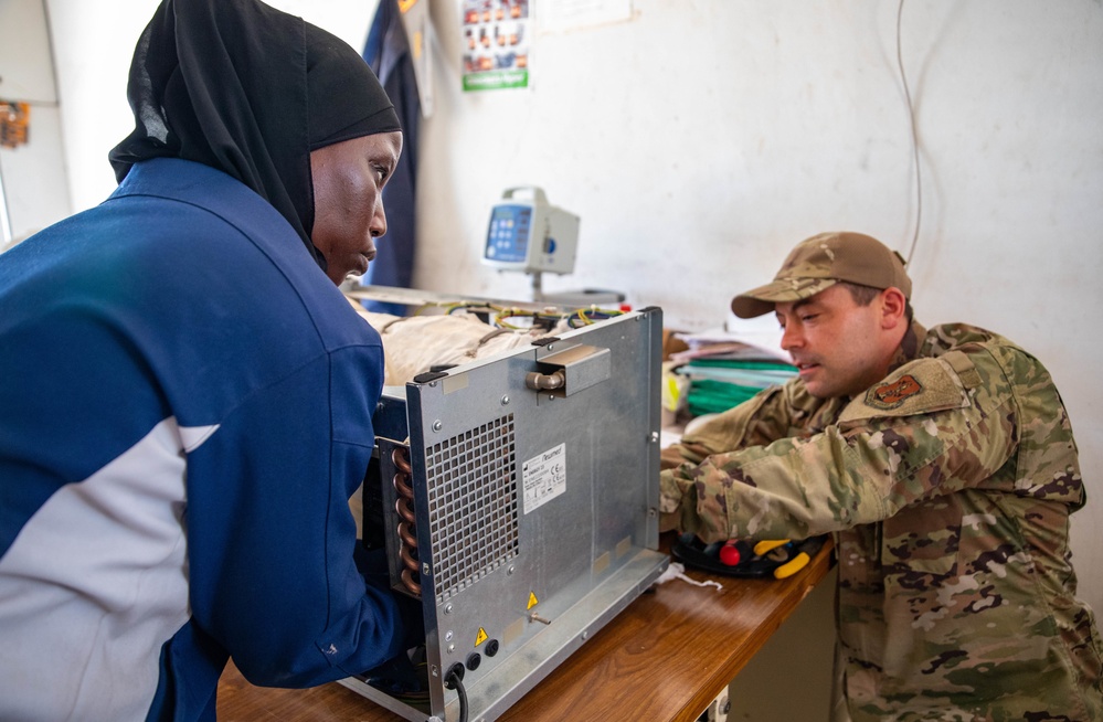 MEDREX Senegal - U.S., Senegalese technicians work together to repair hospital equipment