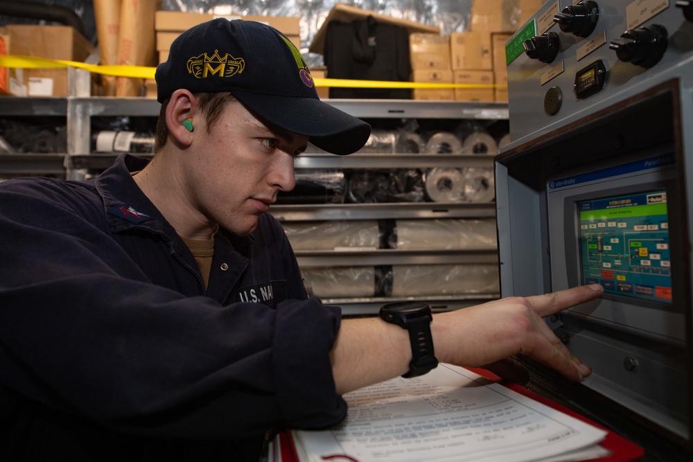 USS Mobile (LCS 26) Blue Crew Operates at Sea