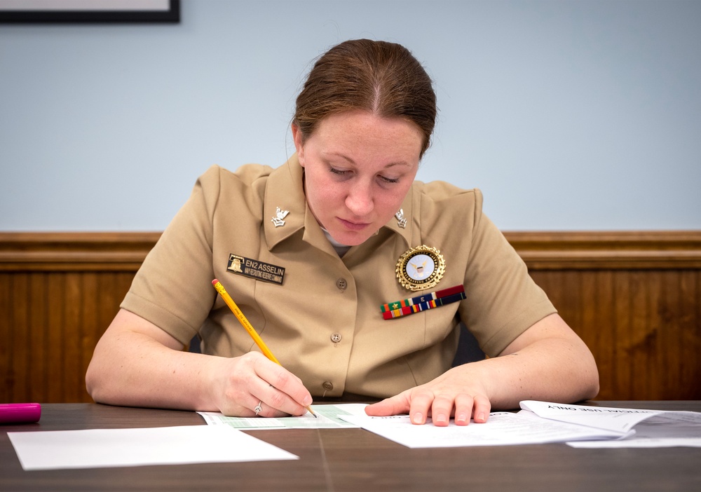 Sailors participate in the E6 advancement exams