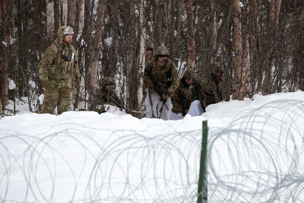 '3 Geronimo' paratroopers conduct CALFEX at JBER, Alaska