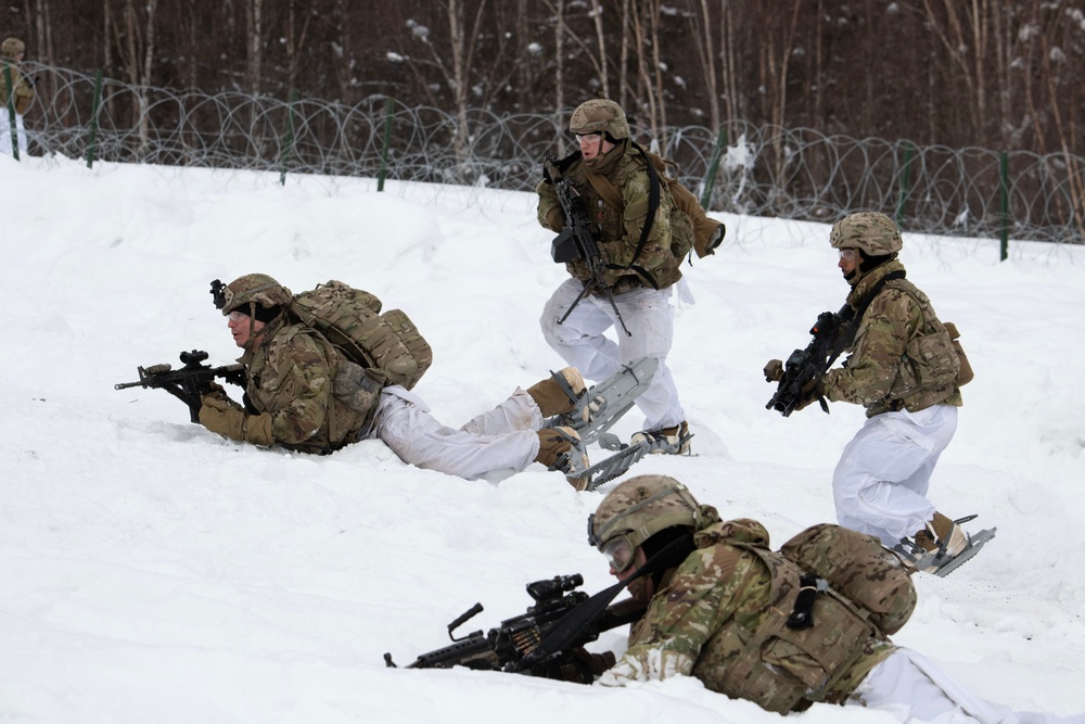'3 Geronimo' paratroopers conduct CALFEX at JBER, Alaska