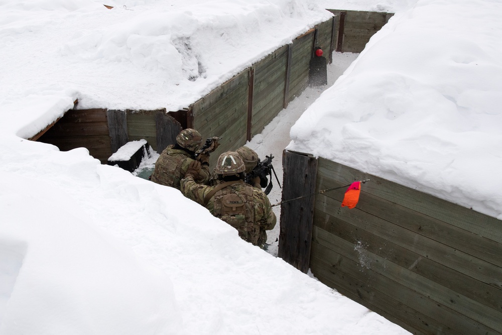 '3 Geronimo' paratroopers conduct CALFEX at JBER, Alaska