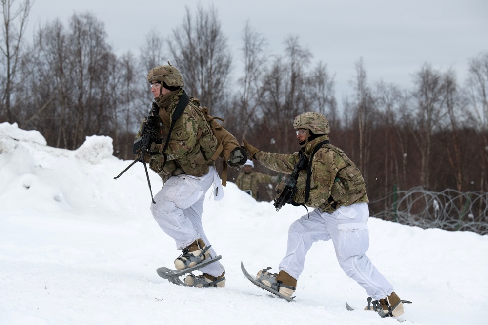 '3 Geronimo' paratroopers conduct CALFEX at JBER, Alaska