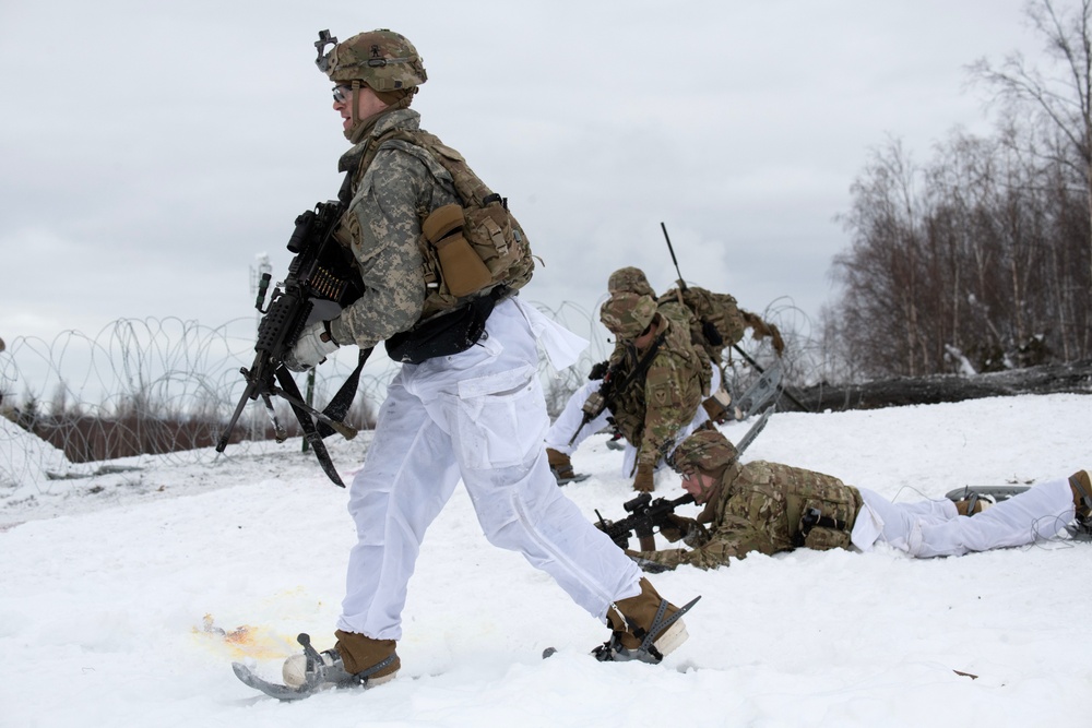 '3 Geronimo' paratroopers conduct CALFEX at JBER, Alaska