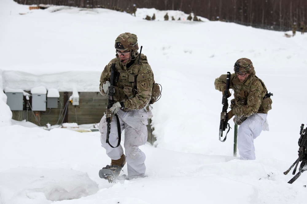 '3 Geronimo' paratroopers conduct CALFEX at JBER, Alaska