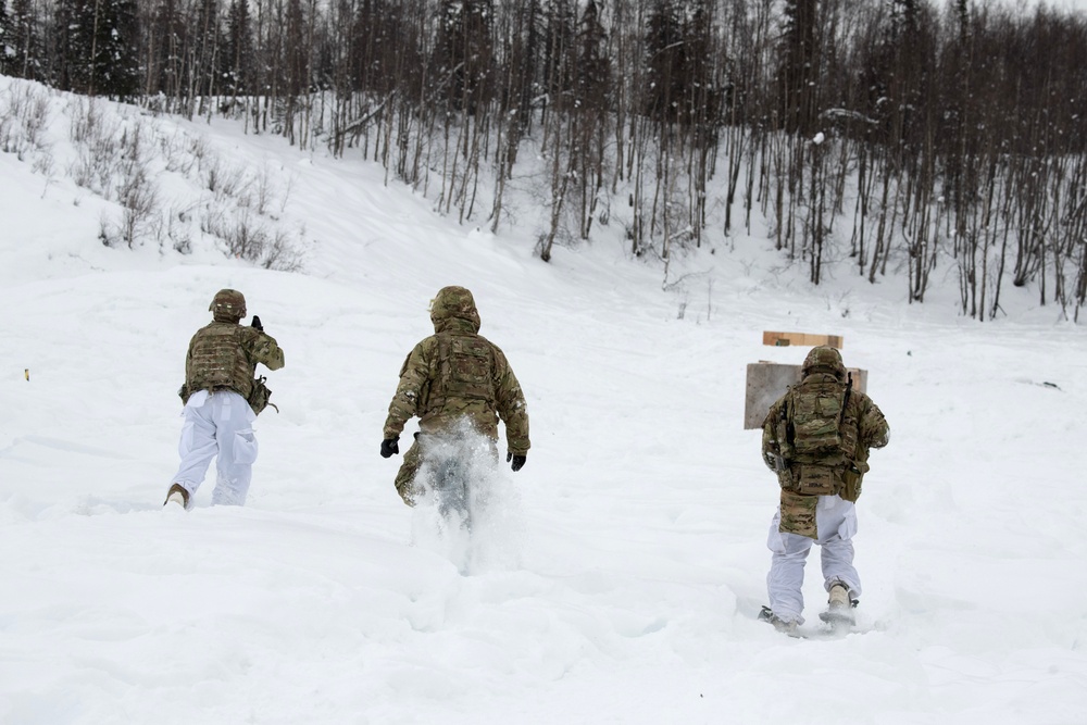 '3 Geronimo' paratroopers conduct CALFEX at JBER, Alaska